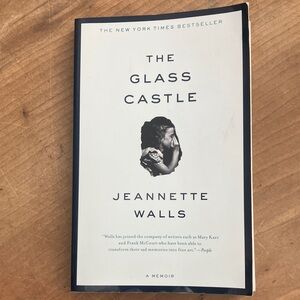 The Glass Castle by Jeannette Walls - softcover Book : inspiring memoir